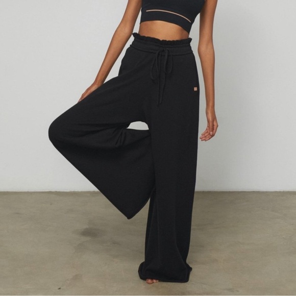 LUNYA Cozy Cotton Silk Relaxed Ankle Pants in Black (size L) - Picture 2 of 5